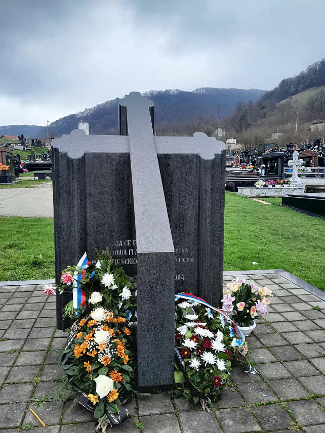МРКОЊИЋ ГРАД, 1. АПРИЛА /СРНА/ - У Мркоњић Граду данас је обиљежено 29 година од отварања масовне гробнице из које су ексхумирани посмртни остаци 181 српског цивила и борца убијених у нападу Хрватске војске, такозване Армије БиХ и ХВО-а 1995. године.