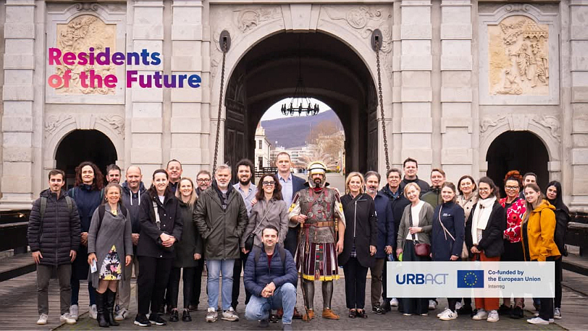 TРЕБИЊЕ, 1. АПРИЛА /СРНА/ - Трочлани тим Града Требиња, предвођен замјеником градоначелника, Драженом Бошковићем, боравио је у граду Алба Иулиа у Румунији, гдје је учествовао на транснационалном састанку у оквиру "УРБАЦT пројекта Градови будућности."	
