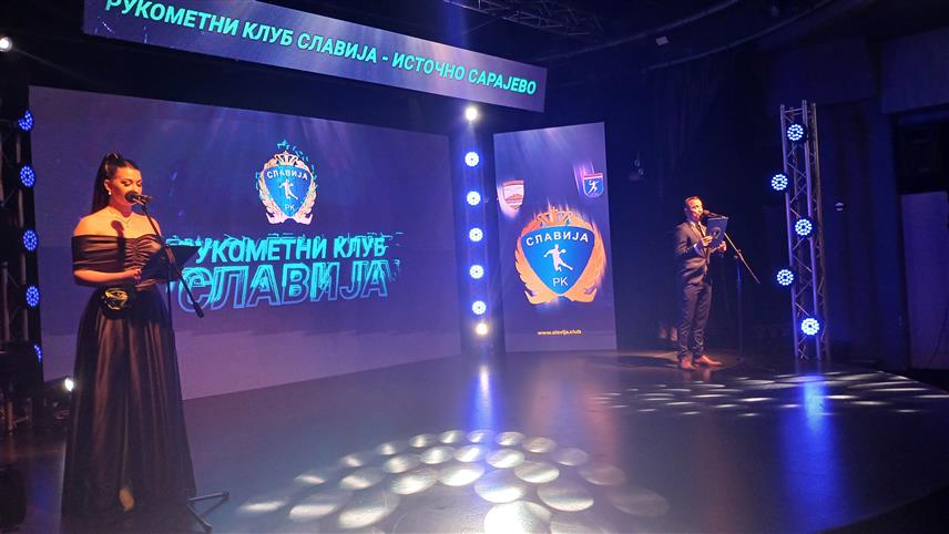 ИСТОЧНО НОВО САРАЈЕВО, 1. АПРИЛА /СРНА/ - У Културном центру Источно Ново Сарајево вечерас је одржана свечана академија поводом 25 година постојања Рукометног клуба "Славија", а премијерно је приказан и документарни филм "Славијиних 25".