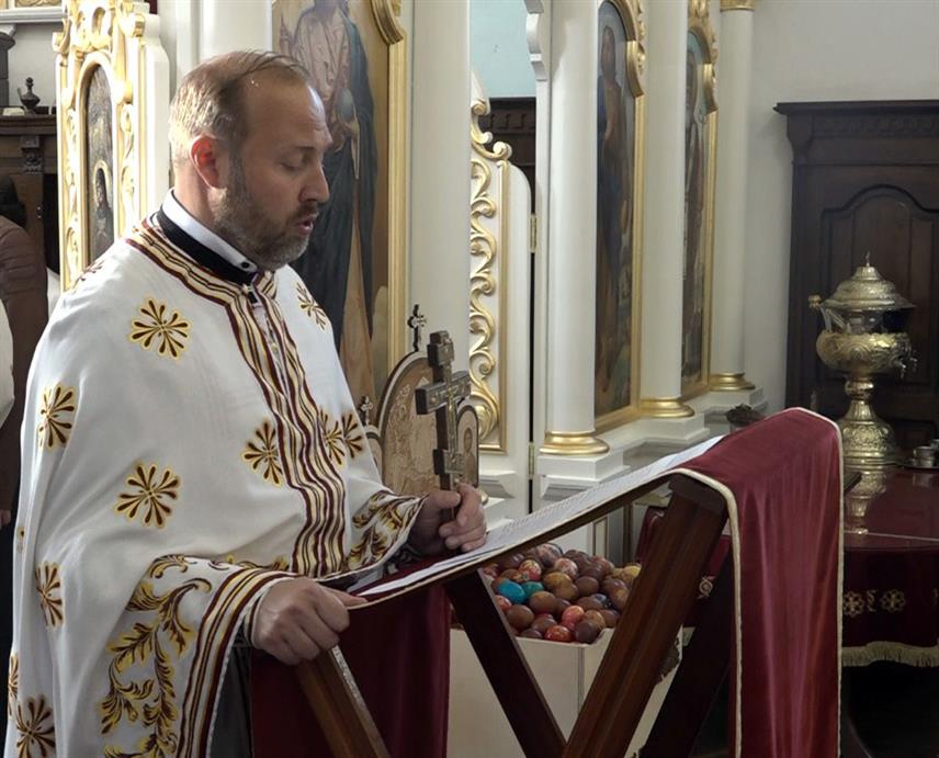 ПРИЈЕДОР, 20. АПРИЛА /СРНА/ - Васкршња литургија служена је јутрос у Храму Свете Тројице у Приједору у присуству многобројних вјерника, који су позвани да живе по хришћанским врлинама.