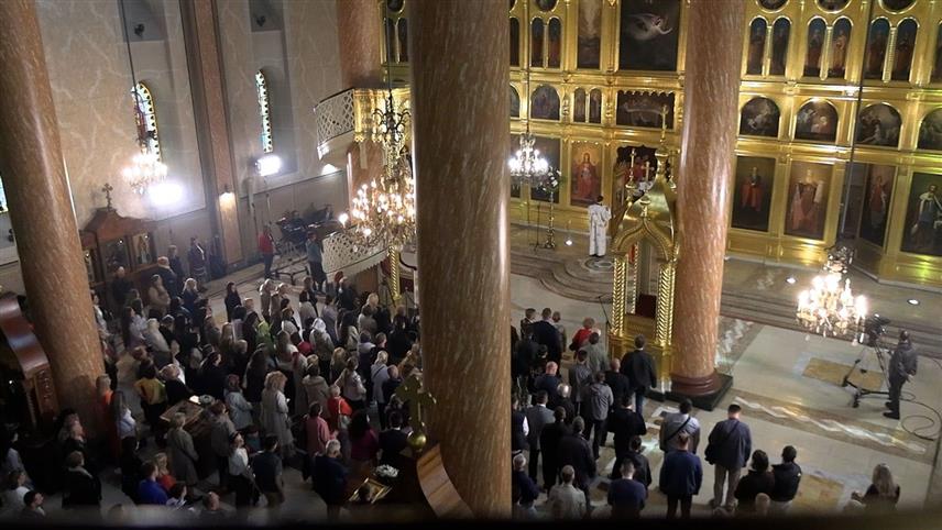 САРАЈЕВО, 20. АПРИЛА /СРНА/ - Његово високопреосвештенство митрополит дабробосански Хризостом служио је јутрос Васкршњу литургију у Саборној цркви у Сарајеву, а у бесједи пожелио срећан и благословен празник свима који славе Велику тајну Васкрсења Господа Исуса Христа.
