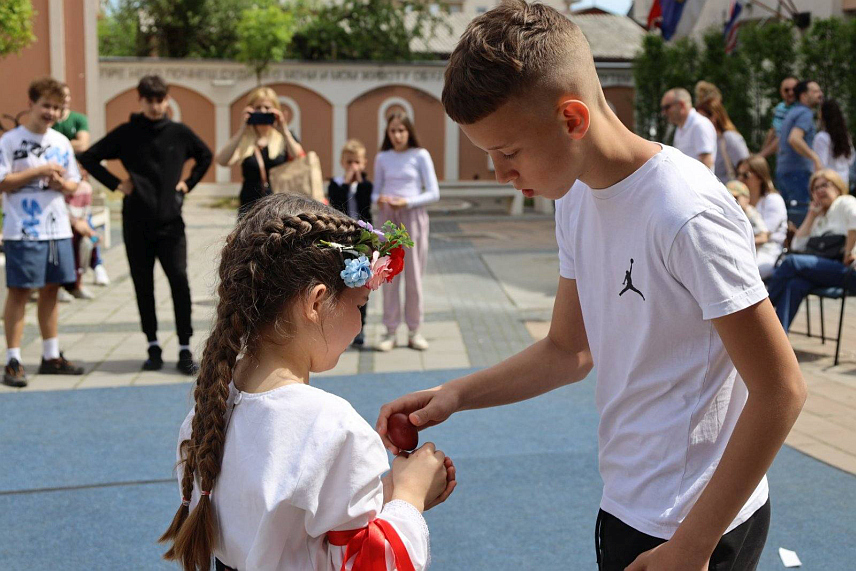 БИЈЕЉИНА, 20. АПРИЛА /СРНА/ - На "Јајаријади", одржаној данас испред Центра за културу "Семберија" у Бијељини, изабрано је најљепше нашарано и најтврђе васкршње јаје.