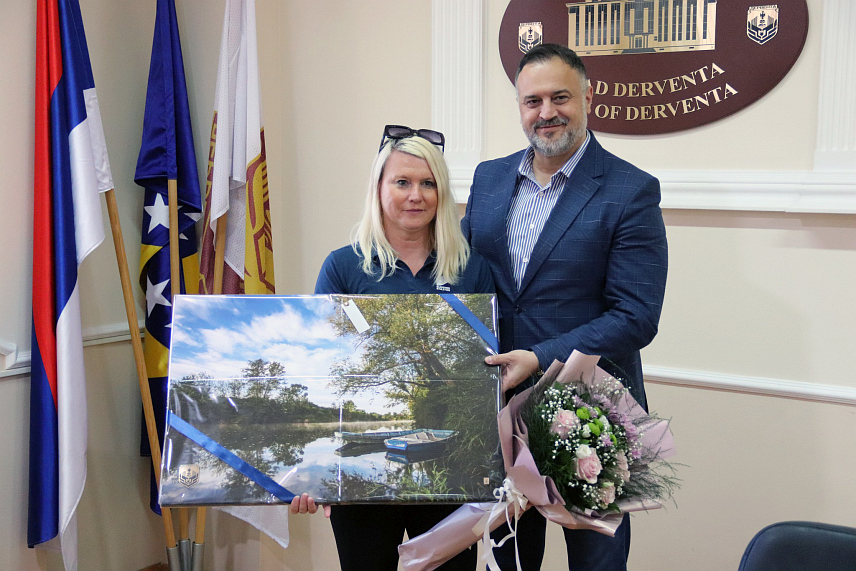 ДЕРВЕНТА, 21. АПРИЛА /СРНА/ - Градоначелник Дервенте Игор Жунић уприличио је данас пријем за Јоланду Чеплак, некадашњу свјетску и европску рекордерку у трци на 800 метара и освајачицу олимпијске бронзане медаље.	