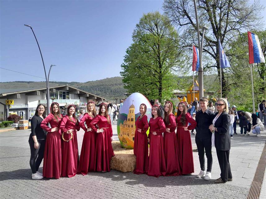 МРКОЊИЋ ГРАД, 21. АПРИЛА /СРНА/ - Традиционални "Васкршњи сабор на Колобари" одржан данас у Мркоњић Граду, који је окупио 116 учесника у двије такмичарске категорије.	