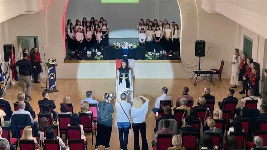 БИЈЕЉИНА, 21. АПРИЛА /СРНА/ - Академија посвећена борцима погинулим на Бањ брду прије 32 године одржана је вечерас у Бијељини.