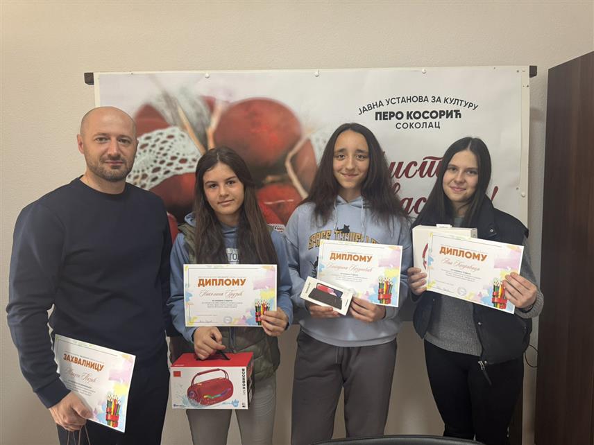 СОКОЛАЦ, 23. АПРИЛА /СРНА/ - На Сокоцу су данас основцима од петог до деветог разред уручене награде за најбоље литерарне и ликовне радове пристигле на конкурс о теми васкршњих празника који је расписала соколачка Установа за културу "Перо Косорић".