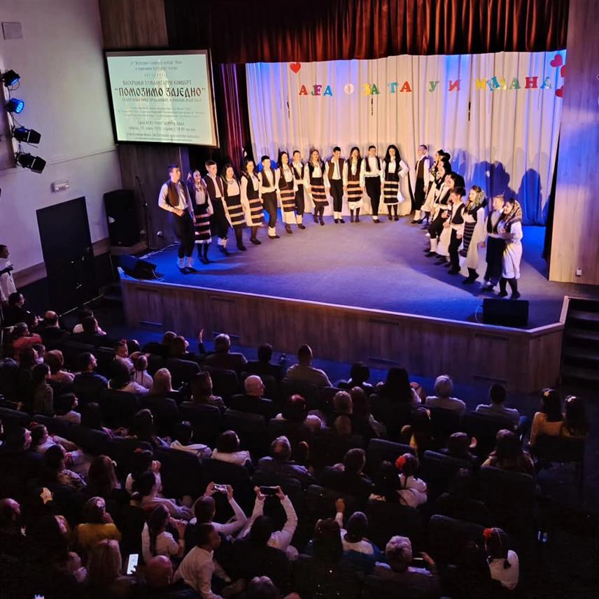 ПАЛЕ, 23. АПРИЛА /СРНА/ - На Палама је вечерас одржан васкршњи хуманитарни концерт под називом "Помозимо заједно" за лијечење Милана Маџгаља и Тање Продановић.