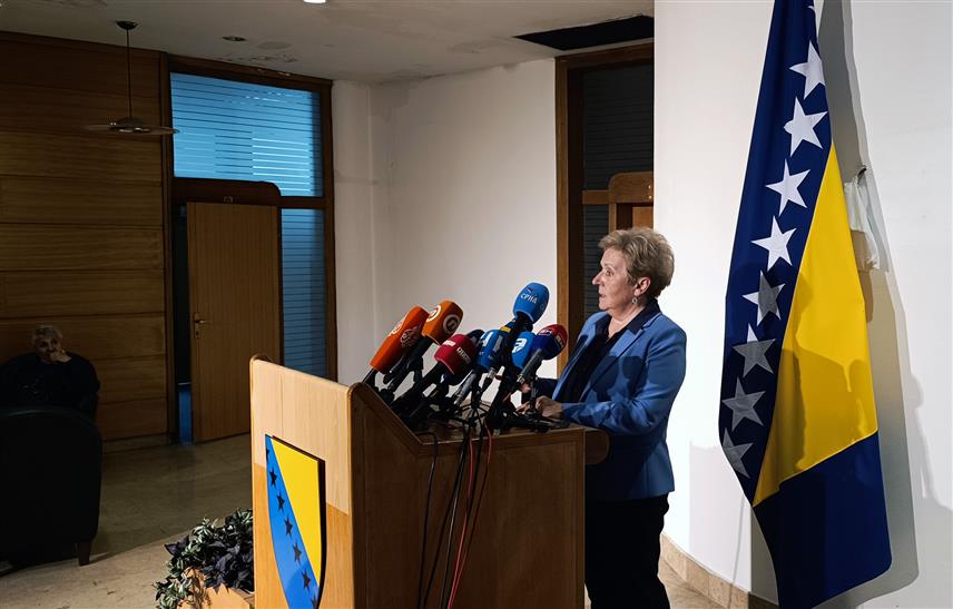САРАЈЕВО, 24. АПРИЛА /СРНА/ - Предсједавајућа Клуба Хрвата у Дому народа Парламентарне скупштине БиХ Марина Пендеш оптужила је бошњачке делегате да су изазвали кризу у раду овог дома са жељом да интервенише Кристијан Шмит.