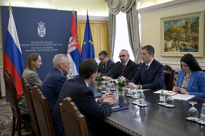 БЕОГРАД, 24. АПРИЛА /СРНА/ - Министар спољних послова Србије Марко Ђурић данас је током састанка са руским амбасадором Александром Боцан–Харченком истакао културну, духовну и историјску повезаност српског и руског народа, те изразио увјерење да ће се односи очувати и даље развијати у духу традиционално блиских веза.