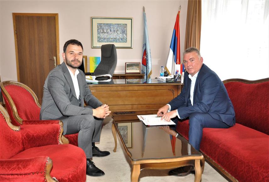 ПРИЈЕДОР, 29. АПРИЛА /СРНА/ - Градоначелник Приједора Слободан Јавор је данас са предсједником Борачке организације Војиславом Кондићем разговарао о редовним активностима које уз помоћ и подршку града проводи ова организација.