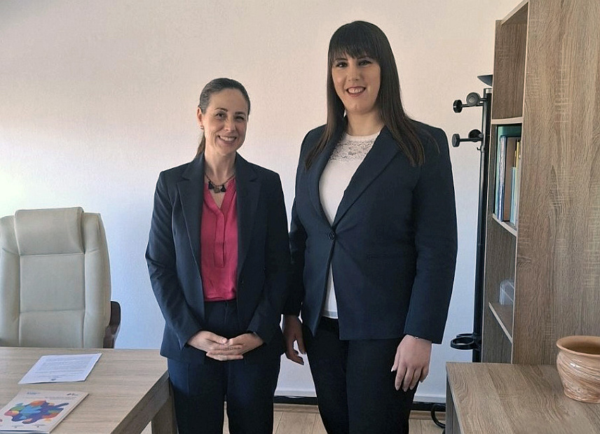 БАЊАЛУКА, 29. АПРИЛА /СРНА/ - Директор Центра за једнакост и равноправност полова Републике Српске Маја Векић разговарала је данас у Бањалуци са представницом канцеларије УН жене у БиХ Џоан Бишоп.	