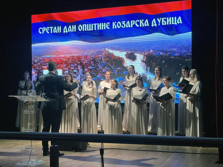 КОЗАРСКА ДУБИЦА, 29.АПРИЛА /СРНА/ - Свечана академија коју је организовао Центар за информисање и културу одржана вечерас у Козарској Дубици поводом Дана општине.	