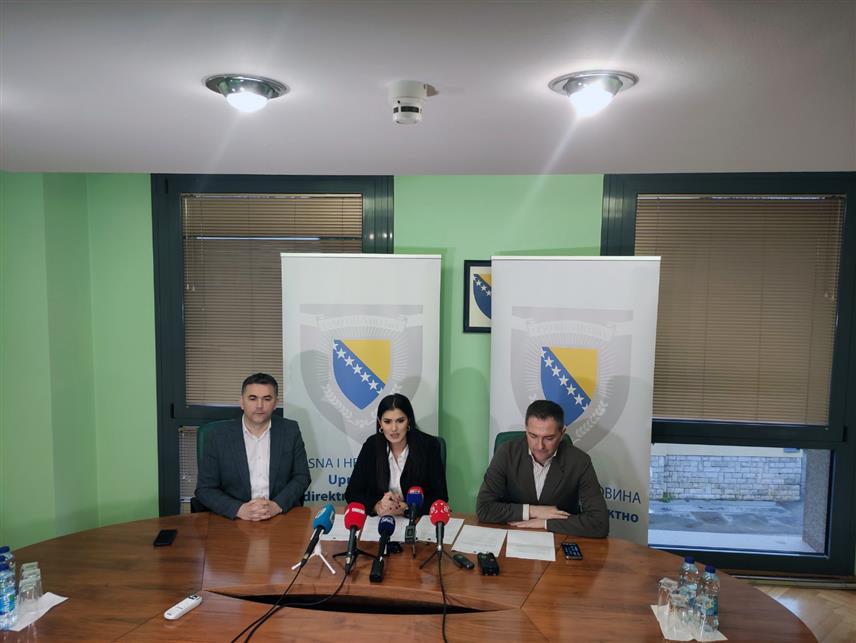 БАЊАЛУКА, 2. АПРИЛА /СРНА/ - Управа за индиректно опорезивање /УИО/ БиХ почела је кампању "Стоп шверцу" која је усмјерена на подизање свијести јавности о штетним посљедицама нелегалне трговине дувана и дуванских прерађевина по буџет и привреду.