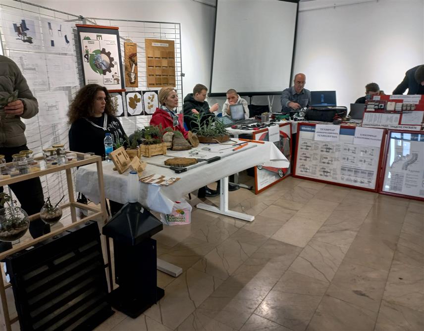 БАЊАЛУКА, 2. АПРИЛА /СРНА/ - Дводневни Сајам занимања омогућиће ученицима деветих разреда основних школа да препознају своје потенцијале и упознају се са струкама и занимањима која се изучавају у бањалучким средњим школама, поручено је данас на отварању овог сајма у Бањалуци.