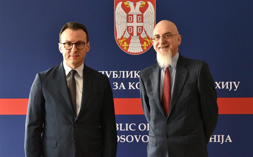 БЕОГРАД, 2. АПРИЛА /СРНА/ - Директор Канцеларије за Косово и Метохију Петар Петковић састао се данас са амбасадором Италије у Србији Луком Горијем са којим је размијенио мишљења о перспективама за наставак дијалога Београда и Приштине у Бриселу, са циљем стварања услова за трајну стабилизацију прилика у региону.