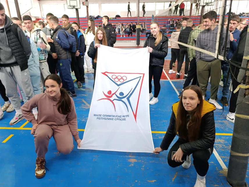 ВИШЕГРАД, 2. АПРИЛА /СРНА/ - Основна школа "Вук Караџић" из Вишеграда данас је домаћин Малих олимпијских игара /МОИ/ у одбојци, на којима учествују основне школе Сарајевско-романијске регије.