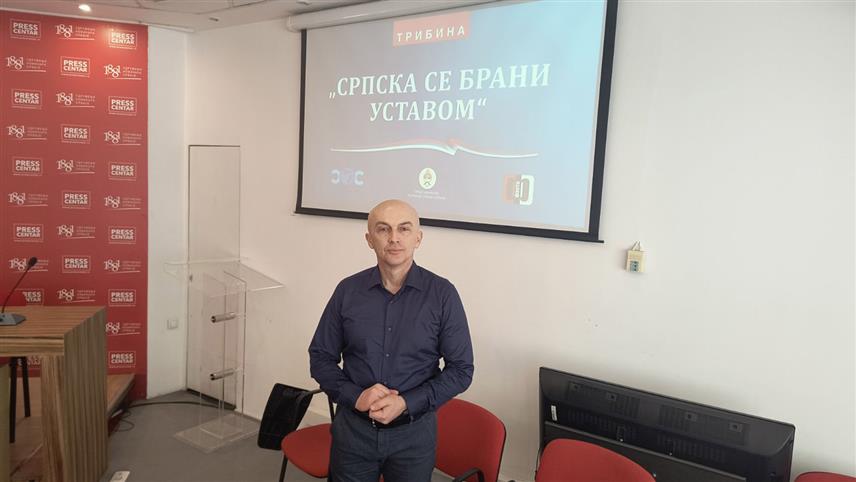 БЕОГРАД, 2. АПРИЛА /СРНА/ - Професор геополитике Срђан Перишић на трибини “Српска се брани Уставом“ у Београду.