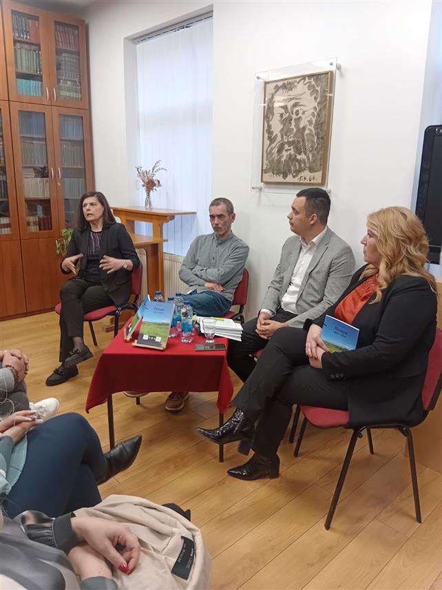 КОЗАРСКА ДУБИЦА, 3. АПРИЛА /СРНА/ - У Народној библиотеци у Козарској Дубици вечерас је промовисана књига "Пуцари 1941–1945", аутора Мирка Димића, историчара и вишег кустоса у Јавној установи Спомен-подручје Доња Градина.