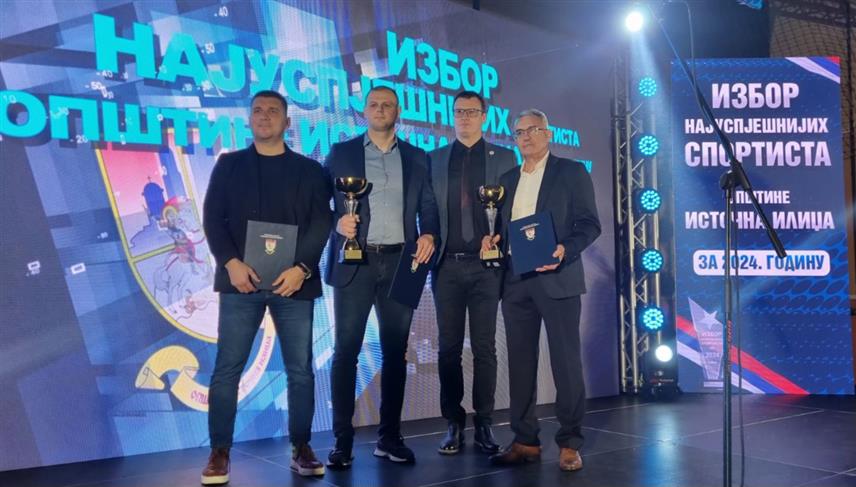 ИСТОЧНА ИЛИЏА, 3. АПРИЛА /СРНА/ - Чланови Џудо клуба “Фамос“ Александар Вуковић и Лана Бјелица изабрани су вечерас за најбоље спортисте општине Источна Илиџа за прошлу годину.