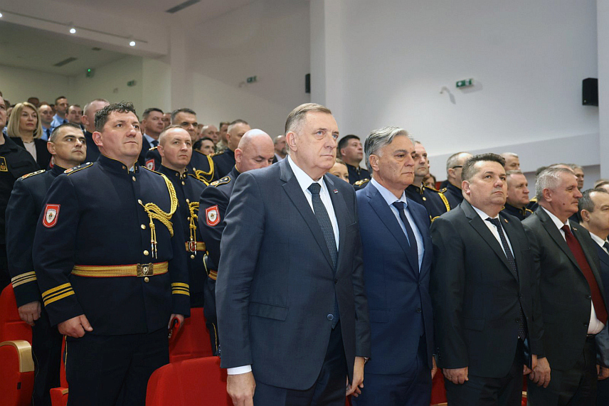 БАЊАЛУКА, 4. АПРИЛА /СРНА/ - Централна свечаност поводом Дана Полиције Републике Српске у Центру за обуку у Залужанима код Бањалуке , којој присуствују предсједник Републике Српске Милорад Додик и потпредсједник Владе Србије у техничком мандату Александар Вулин./ФОТО: Борислав Здриња/
