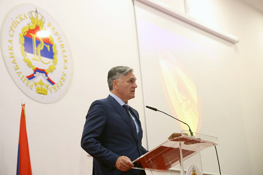 БАЊАЛУКА, 4. АПРИЛА /СРНА/ - Министар унутрашњих послова Републике Српске Синиша Каран рекао је данас да је Полиција Српске расла заједно са Републиком Српском и доприноси да Српска буде стабилно и мирно мјесто.