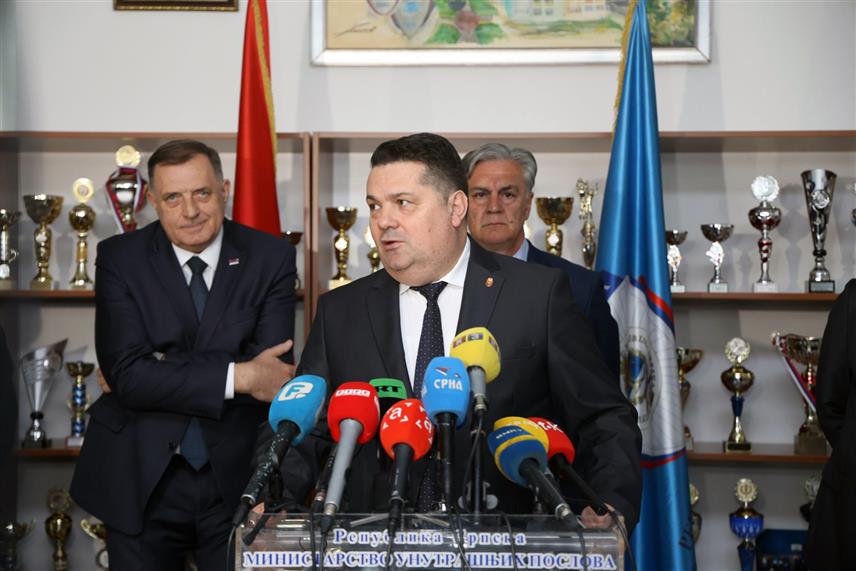 БАЊАЛУКА, 4. АПРИЛА /СРНА/ - Предсједник Народне скупштине Републике Српске Ненад Стевандић изјавио је данас да је Министарство унутрашњих послова /МУП/ Српске једина безбједносна агенција без чије се сагласности ни са међународног ни са домаћег аспекта не може ништа одвијати на територији Републике Српске./Фото: Борислав Здриња/