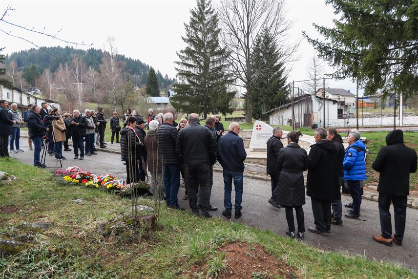 ПАЛЕ, 4. АПРИЛА /СРНА/ - На Палама су данас обиљежене 33 године од почетка рада Војне болнице "Коран" у којој су, захваљујући стручности и ангажману запослених током рата спасени многи животи, а збринуто укупно 20.000 пацијената.