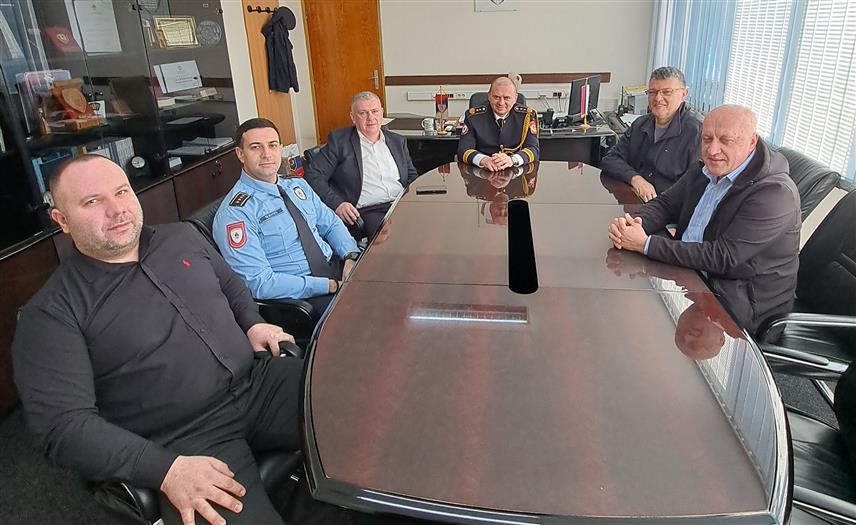 БАЊАЛУКА, 4. АПРИЛА /СРНА/ - Начелник Полицијске управе Бањалука Ђурица Вукелић данас је, поводом Дана полиције Републике Српске, организовао пријем за представнике Борачке организације посебних јединица Центра јавне безбједности /ЦЈБ/ Бањалука, те истакао подршку раду овог удружења.