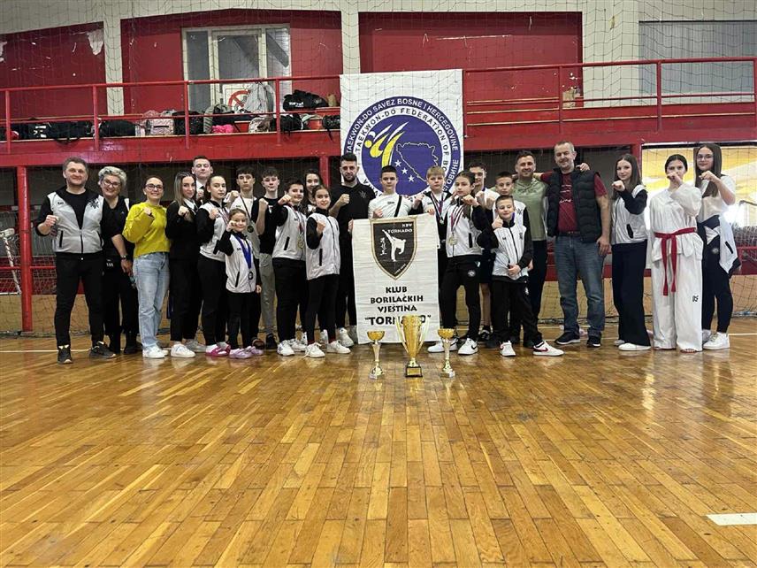 ПРЊАВОР, 5. АПРИЛА /СРНА/ - Клуб борилачких вјештина "Торнадо" из Сарајева побједник је 21. Међународног таеквондо турнира "Прњавор опен" у укупном пласману.