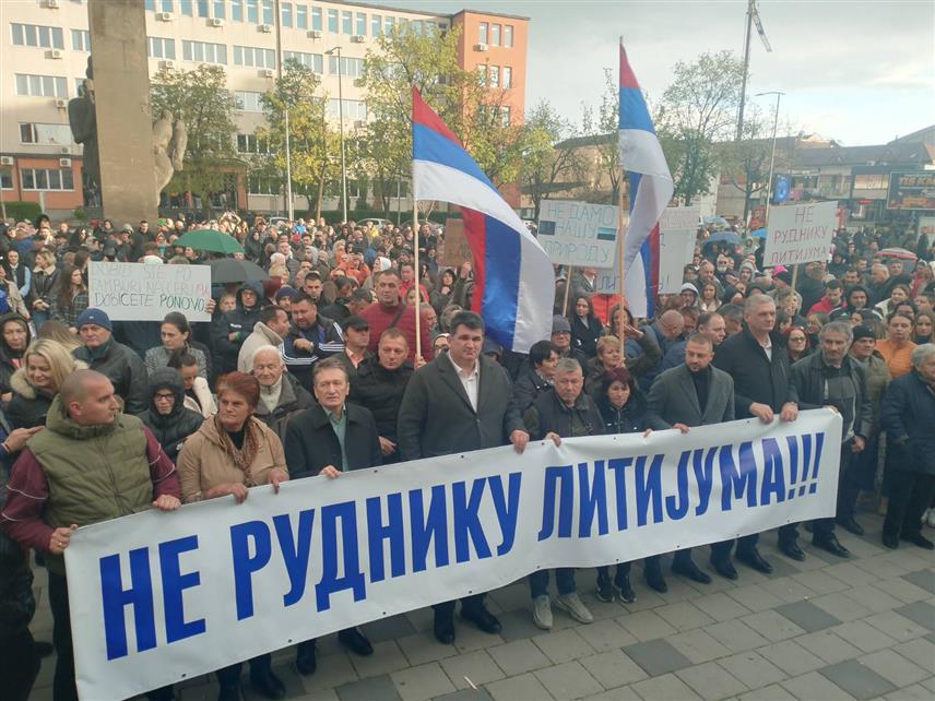 БИЈЕЉИНА, 6. АПРИЛА /СРНА/ - У Бијељини је данас одржан скуп грађана који се противе рударењу литијума на планини Мајевици.