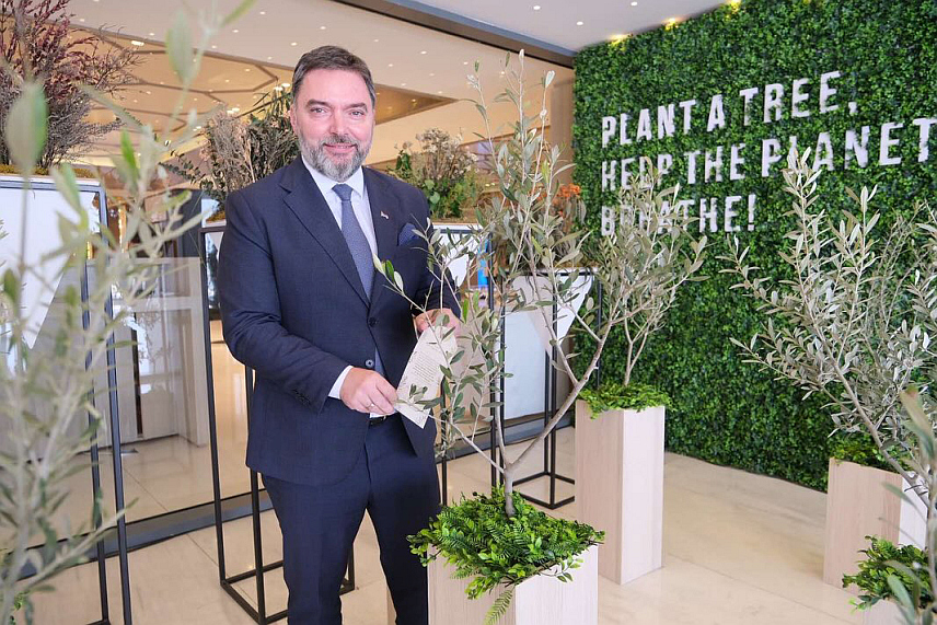 БАКУ, 6. АПРИЛА /СРНА/ - Министар спољне трговине и економских односа у Савјету министара Сташа Кошарац окончао је вишедневну посјету Бакуу, азербејџанској пријестоници из које, како је нагласио, носи најпозитивније утиске, те навео да је опредјељење даље унапређење укупних односа са Азербејџаном.