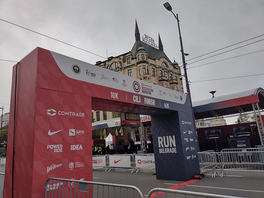 БЕОГРАД, 6. АПРИЛА /СРНА/ - У Београду је почео 38. Београдски маратон на којем учествује рекордних више од 14.000 тркача из 74 државе.