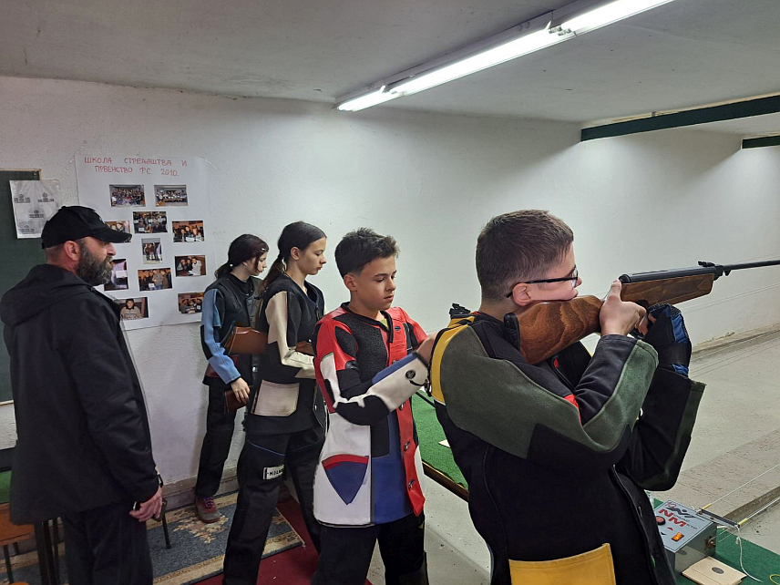 КОЗАРСКА ДУБИЦА, 7. АПРИЛА /СРНА/ - Чланови Стрељачког клуба "Милан Пилиповић" из Козарске Дубице побједници су другог кола Регионалне лиге у стрељаштву Републике Српске у пионирској категорији.