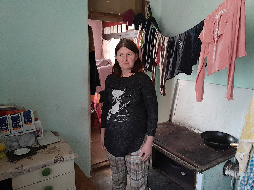 РИБНИК, 7. АПРИЛА /СРНА/ - Представници Хуманитарне организације "Срби за Србе" посјетили су данас деветочлану породицу Гајић из Рибнику за коју су покренули акцију да би им изградили кућу и омогућили да имају услове за достојан живот.