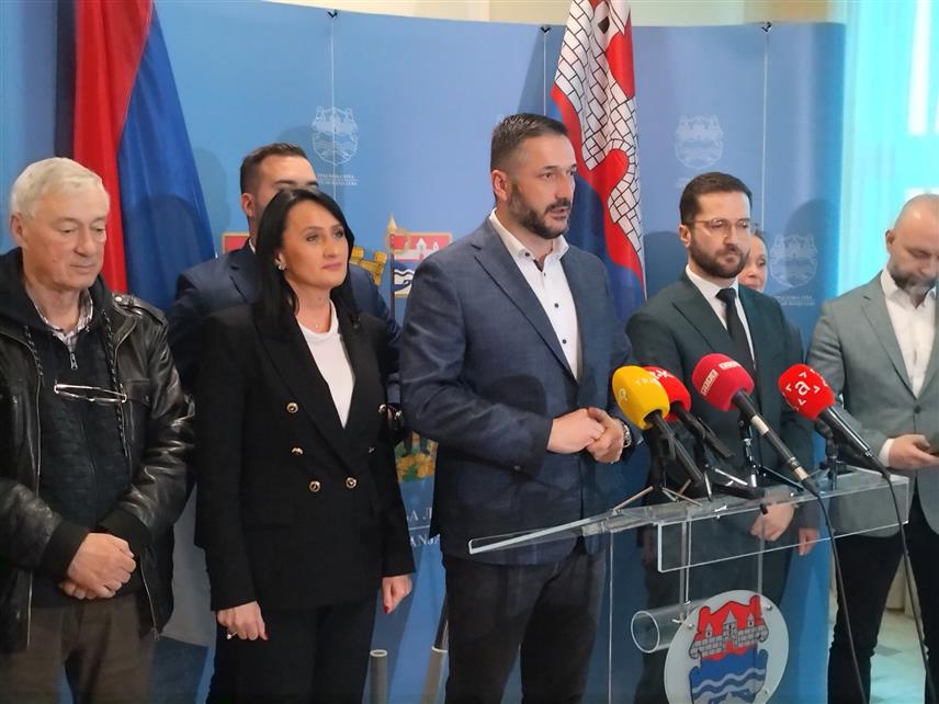 БАЊАЛУКА, 7. АПРИЛ /СРНА/ - Предсједник Скупштине града Љуо Нинковић на конференцији за новинаре у Бањалуци након састанка са представницима девет Културно-умјетничких друштава.