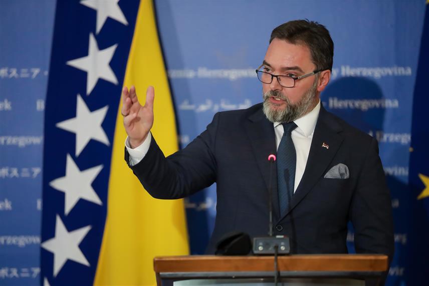 САРАЈЕВО, 7. АПРИЛА /СРНА/ - Замјеник предсједавајуће Савјета министара Сташа Кошарац на конференцији за новинаре у Сарајеву.