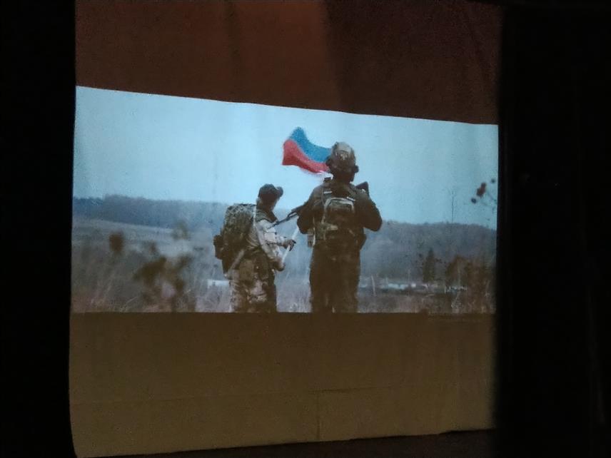ИСТОЧНО САРАЈЕВО, 7. АПРИЛА /СРНА/ - Приказивањем филма "Донбас. Козаци на првој линији фронта", у Културном центру Источно Ново Сарајево почео је фестивал руских документарних филмова "У одбрани отаџбине", који гледаоцима пружа прилику да се из прве руке упознају о посљедњим догађајима у Донбасу.