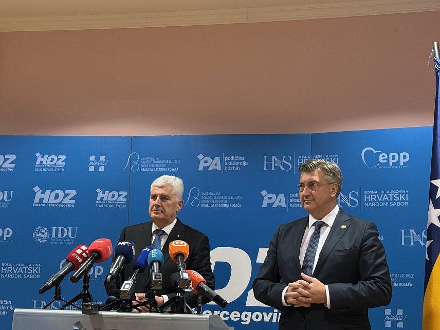 МОСТАР, 7. АПРИЛА /СРНА/ - Предсједник ХДЗ-а БиХ Драган Човић и предсједник ХДЗ-а Хрватске Андреј Пленковић на конференцији за новинаре у Мостару.