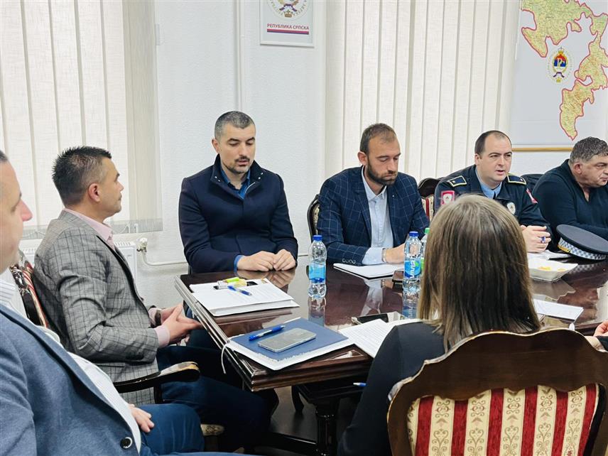 КОЗАРСКА ДУБИЦА, 8. АПРИЛА /СРНА/ - Састанак Организационог одбора за обиљежавање Дана општине.