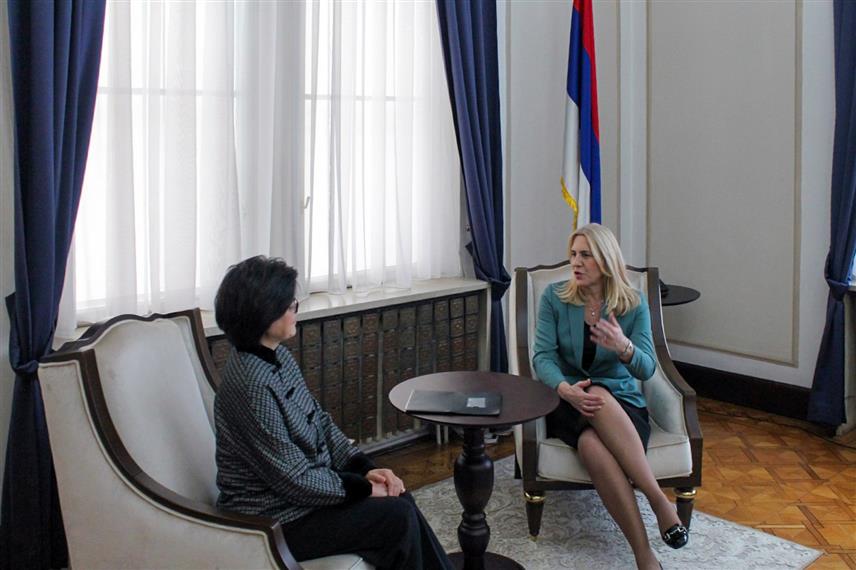 САРАЈЕВО, 8. АПРИЛА /СРНА/ - Српски члан и предсједавајућа Предсједништва БиХ Жељка Цвијановић је током сусрета са специјалним представником Механизма сарадње Кине и земаља централне и источне Европе Ђианг Ју изразила захвалност на принципијелној и избалансираној позицији Кине према БиХ, усмјереној на досљедно поштовање Дејтонског мировног споразума и међународног права уопште.