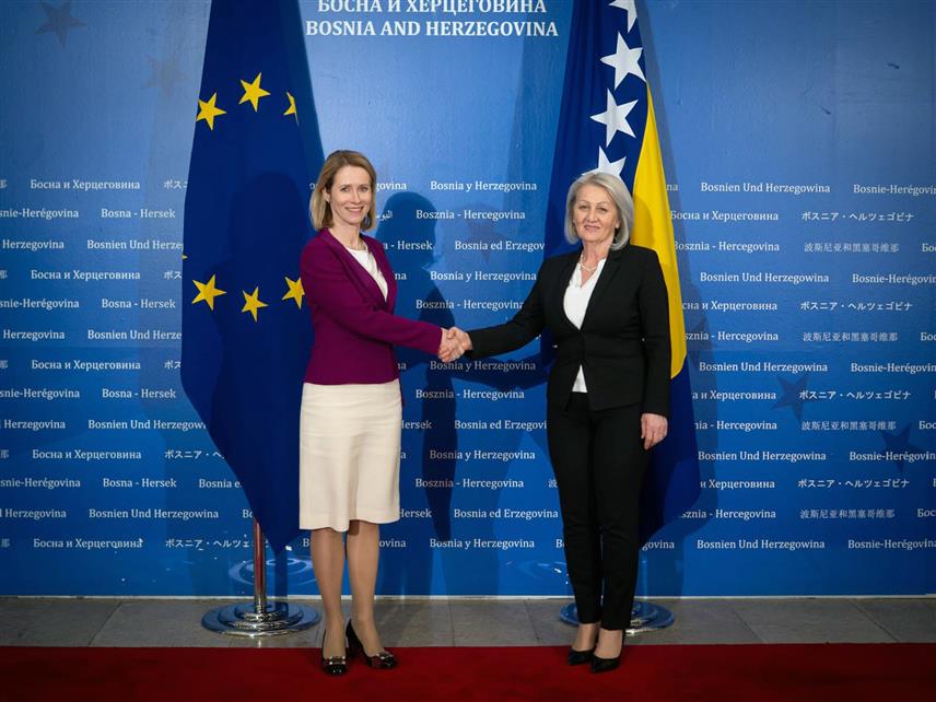 САРАЈЕВО, 8. АПРИЛА /СРНА/ - Предсједавајућа Савјета министара Борјана Кришто и високи представник ЕУ за спољне послове и безбједносну политику Каја Калас сагласиле су се да БиХ већ припада Европи и да свега неколико корака на европском путу може допринијети укупној стабилизацији прилика.