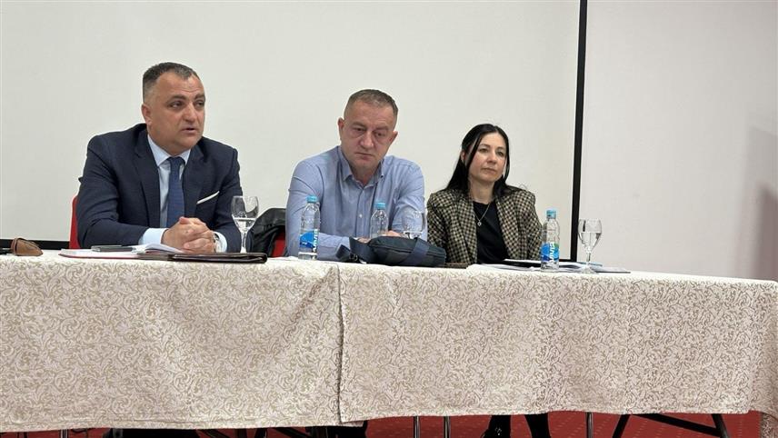 БАЊАЛУКА, 9. АПРИЛА /СРНА/ - Превентивне мјере су кључ у сузбијању заразних болести и само животиње чији је познат здравствени статус могу бити прометоване, поручено је данас у Бањалуци са регионалног састанка који је посвећен борби против болести слинавке и шапа.