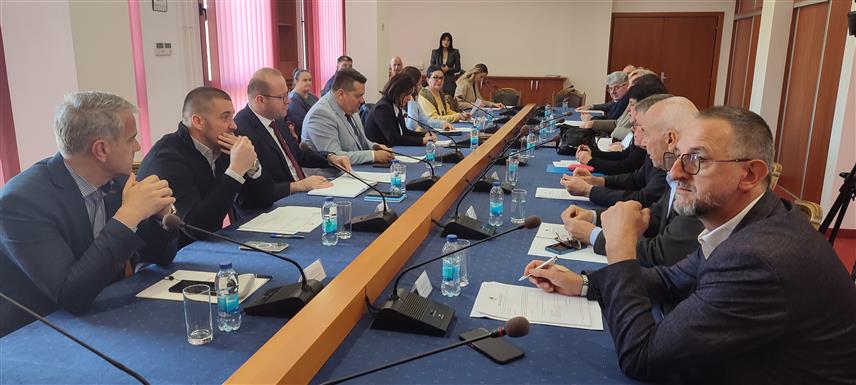 БАЊАЛУКА, 9. АПРИЛА /СРНА/ - Сједница Заједничке комисија парламента и Вијећа народа за усаглашавање закона у Бањалуци.