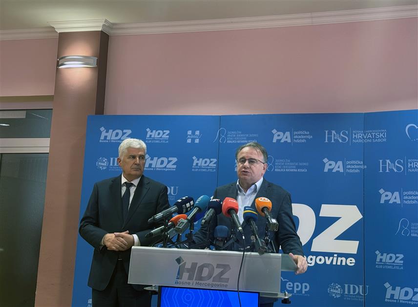 МОСТАР, 9. АПРИЛА /СРНА/ - Предсједник ХДЗ-а БиХ Драган Човић и премијер ФБиХ Нермин Никшић на конференцији за новинаре у Мостару.