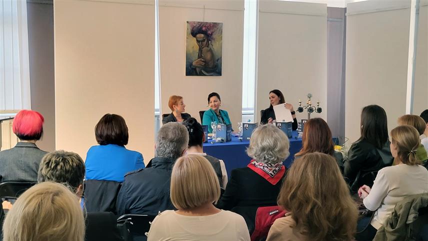 ДЕРВЕНТА , 9. АПРИЛА /СРНА/ - У Народној библиотеци "Бранко Радичевић" вечерас је промовисана књига "Нека друга Сања" Душице Станковић Ђукић, која је овогодишња добитница Светосавске награде.