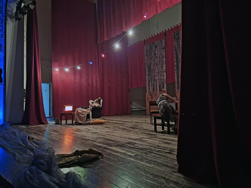 ШАМАЦ, 9. АПРИЛА /СРНА/ - Представом београдског Атеља 212 "Вотка и шампањац" у Шамцу је вечерас отворен Фестивал "Милица" посвећен знаменитој Шамчанки Милици Бабић-Андрић, првом школованом костимографу на овим просторима и супрузи нобеловца Иве Андрића.