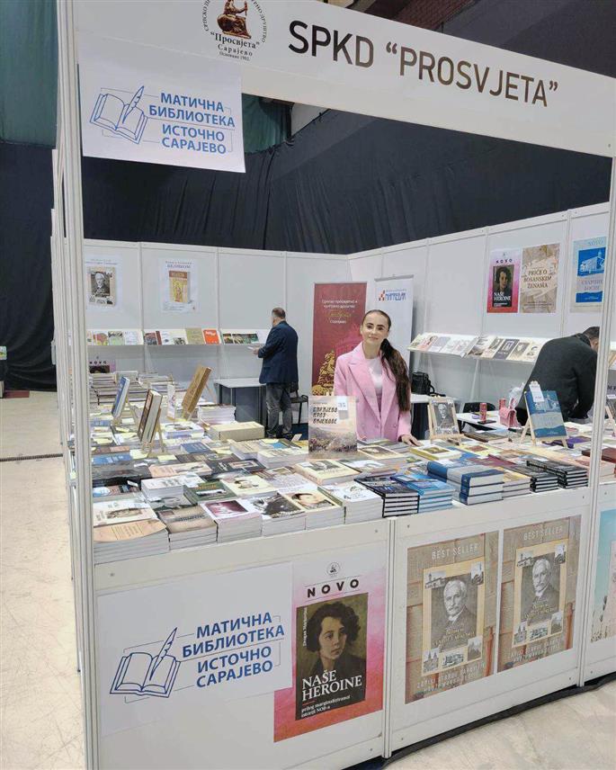 САРАЈЕВО, 9. АПРИЛА /СРНА/ - Матична библиотека Источно Сарајево представила је на овогодишњем Сајму књига у Сарајеву своју богату издавачку дјелатност, фондове разноврсних књижевних жанрова и образовне програме.