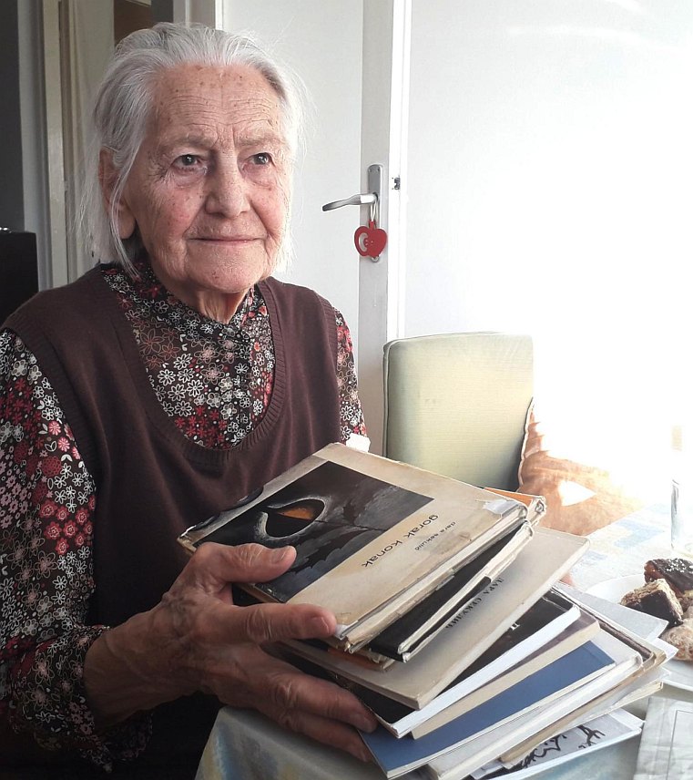 ИСТОЧНО САРАЈЕВО, 9. АПРИЛА /СРНА/ - Дводневна књижевна манифестација "Поетски дани Даре Секулић" почиње сутра у Источном Сарајеву, у организацији "Форум театра" Источно Сарајево и Културног центра Источно Ново Сарајево.