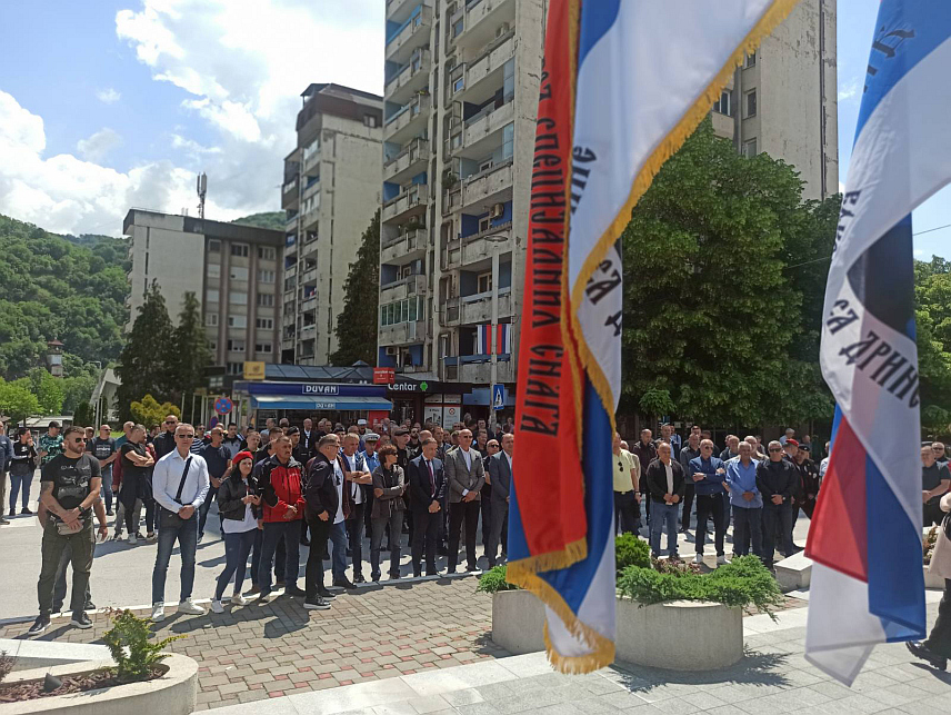 ЗВОРНИК, 10. МАЈА /СРНА/ - У Зворнику су данас обиљежене 33 године од формирања Подрињског одреда специјалних снага "Вукови са Дрине", једне од најелитнијих јединица ВРС која је имала маневарски карактер и чија је зона одговорности била од Херцеговине до Крајине.