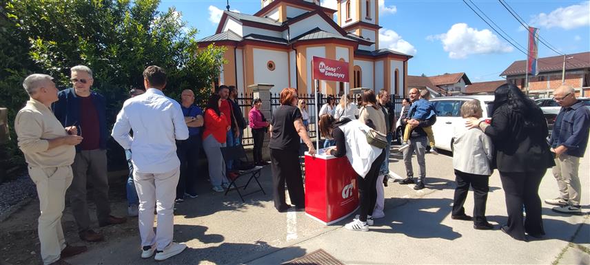 БАЊАЛУКА, 11. МАЈА /СРНА/ - Градски одбор Социјалистичке партије Бањалука организовао је данас потписивање петиције за изградњу вртића у бањалучком насељу Драгочај чиме би се обезбиједило мјесто за 180 дјеце предшколског узраста.